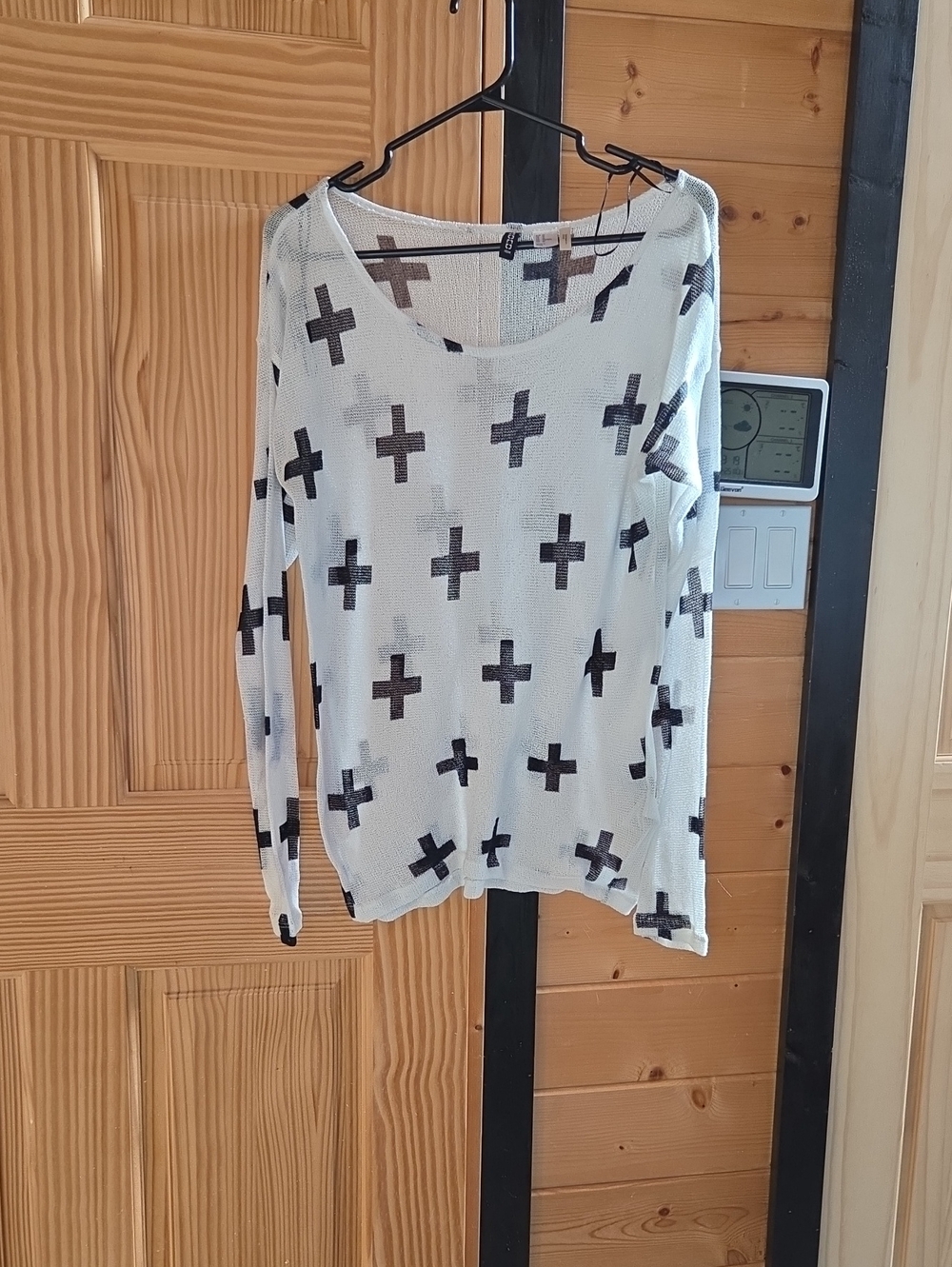 H&M White Long-Sleeve Knit Top with Black Cross Pattern